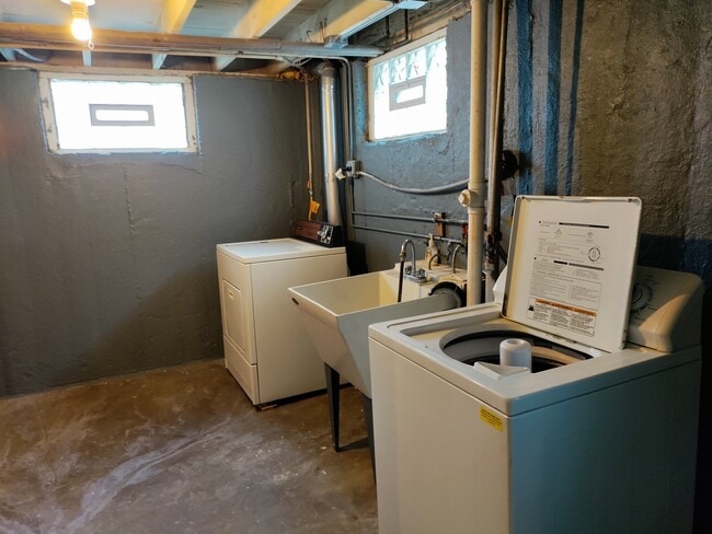 Building Photo - 10455 S Spaulding Ave