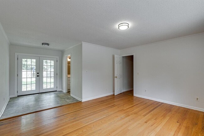 Building Photo - Amazing 4 bedroom 3 bathroom for rent!