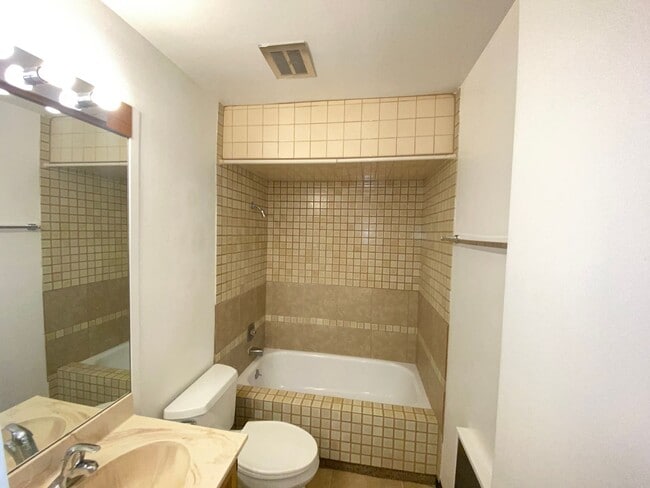 Building Photo - 1 Bedroom in Incline - 1 mi to Burnt Cedar!