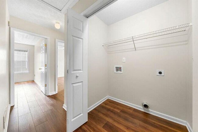 Building Photo - 62 Austin Bridge Ln