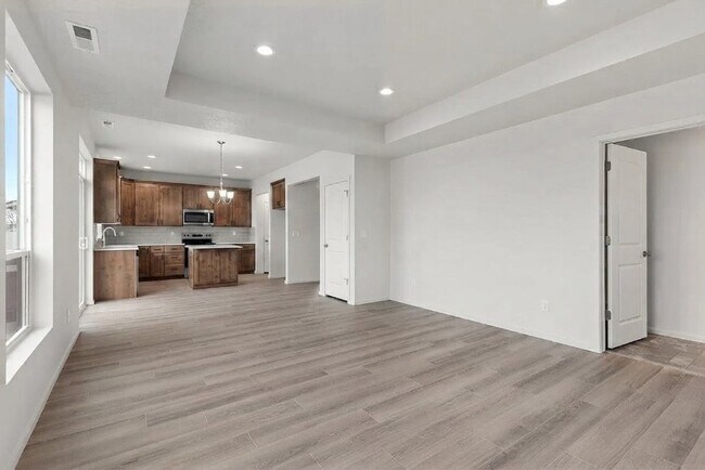 Building Photo - Beautiful Home in the Valley