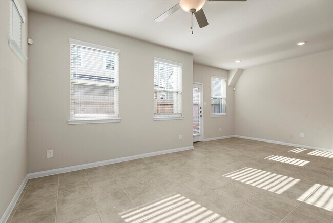 Building Photo - 1520 Parkland Oak Dr