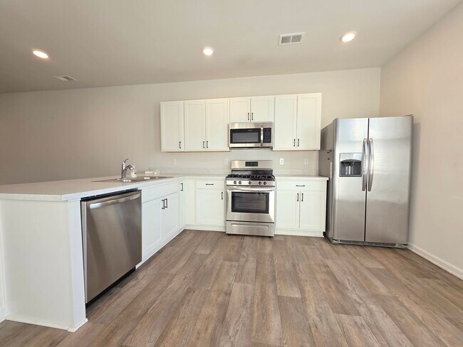 Building Photo - 426 Creekbed Cir