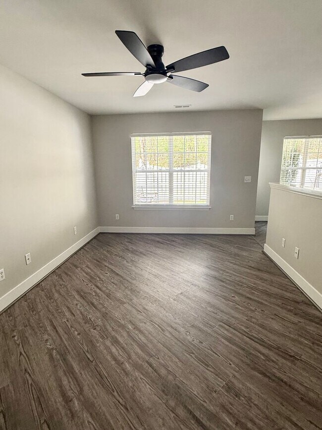 Building Photo - Beautiful 2 Bedroom, 2.5 Bath Townhome in St. Andrews at Stoney Creek – Golf Course Community, Wh...