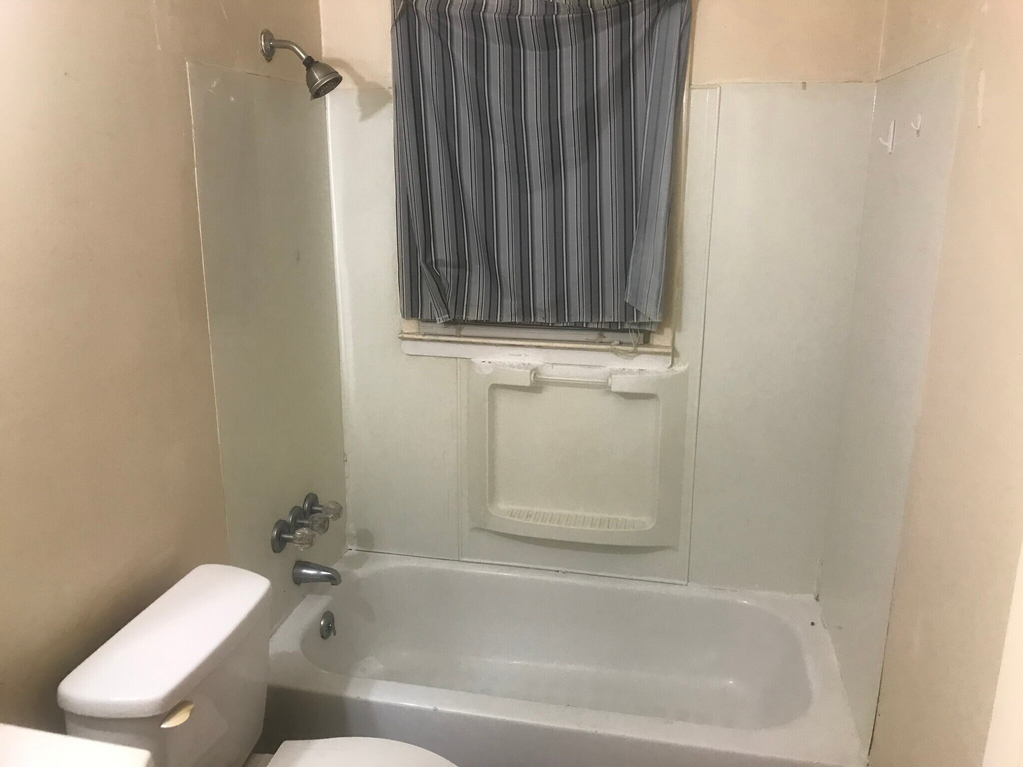 Building Photo - 208 Wayne Ave