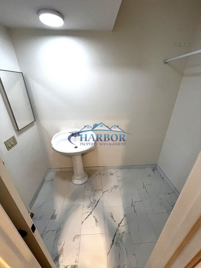 Building Photo - Charming Townhome in the Desirable Mirales...