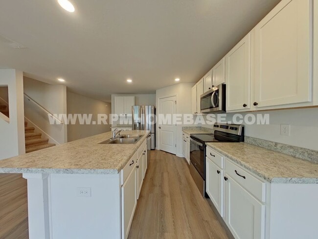 Building Photo - Spacious 5-Bedroom Home with Flexible Livi...