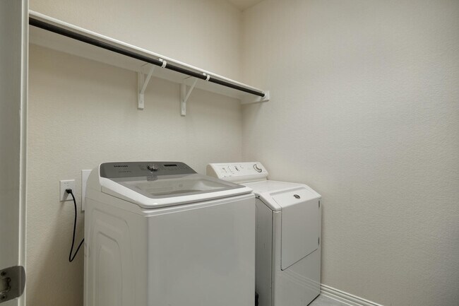 Building Photo - 8333 Paola St