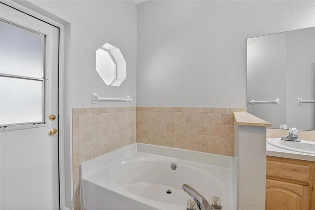 Building Photo - 11304 Balm Riverview Rd