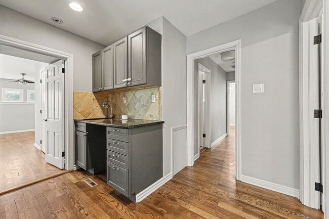 Building Photo - Classic Denver Charm Meets Modern Flexibility