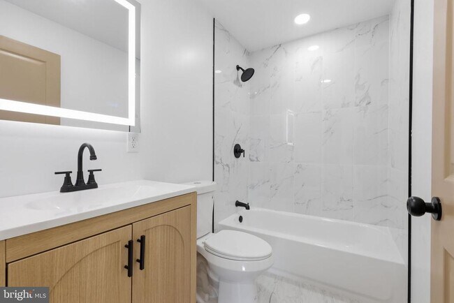 Building Photo - 31 Swan Ln