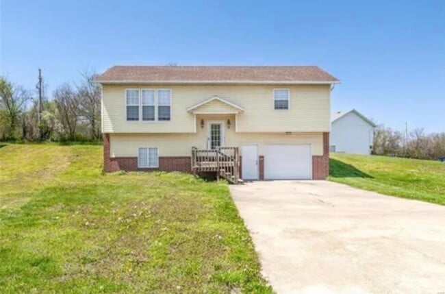 Building Photo - 621 Twin Valley Dr