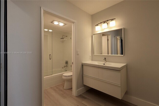 Building Photo - 20515 E Country Club Dr