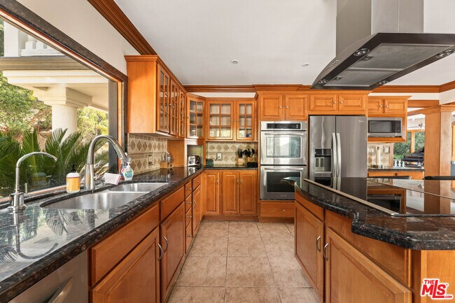 Building Photo - 3200 Oakley Dr