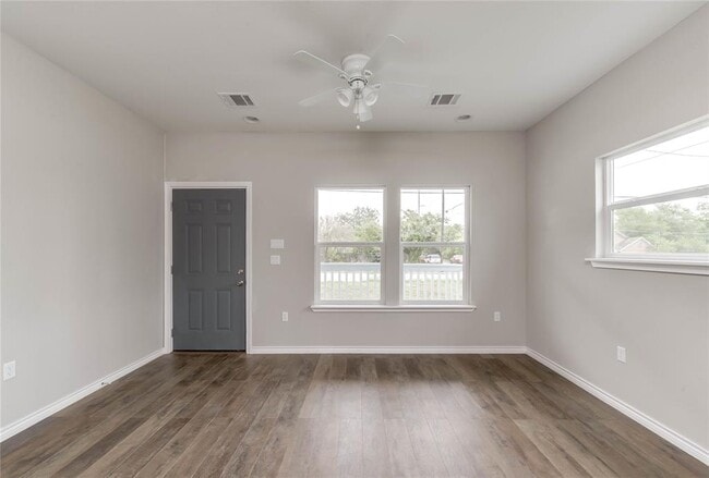 Building Photo - 412 Booth St