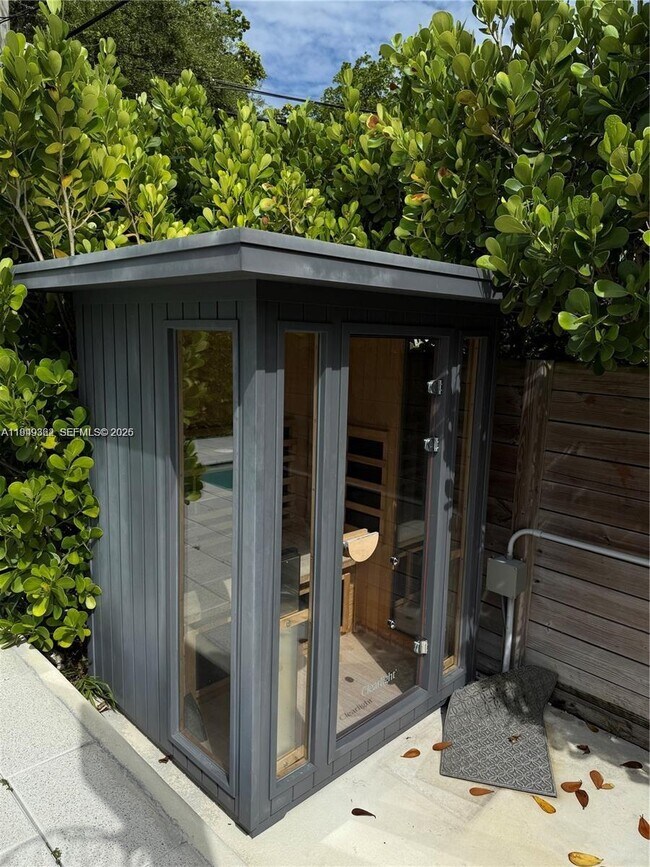 Building Photo - 675 NE 93rd St