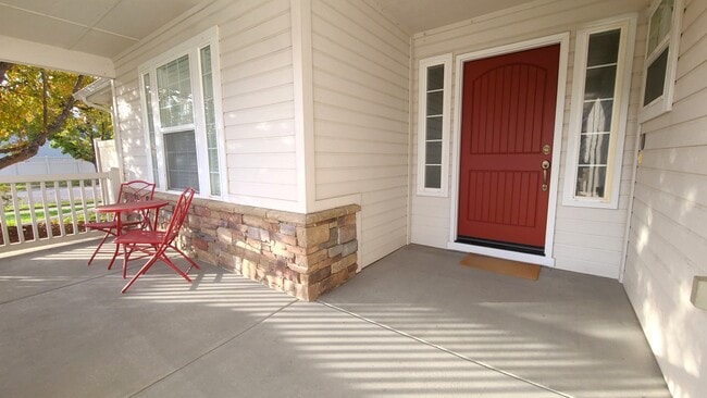 Building Photo - 2130 Strauss Ct E