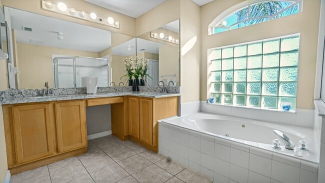 Building Photo - 820 Westbrook Terrace