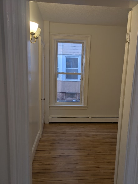 Building Photo - 148 Bartlett St