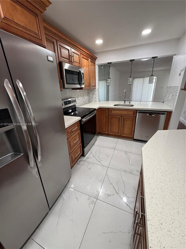 Primary Photo - 862 NE 209th St