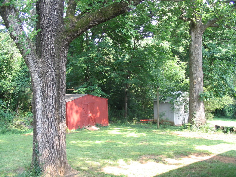 Shed shared for extra space - 2414 Sunset Rd