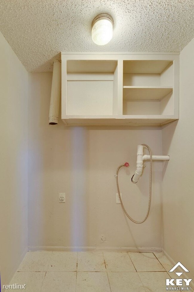 Building Photo - 2 br, 1.5 bath Townhome - 3003 S Brandywin...