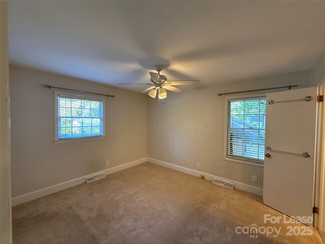 Building Photo - 2209 Stonewood Dr
