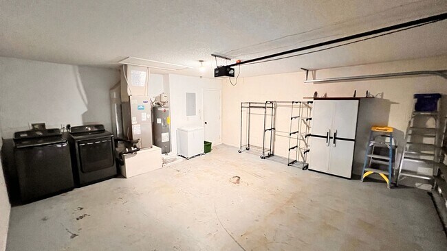 Building Photo - The Heart of Maitland: 3BD/2BA Home That F...