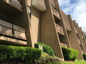 Building Photo - 915 S Seminole Dr