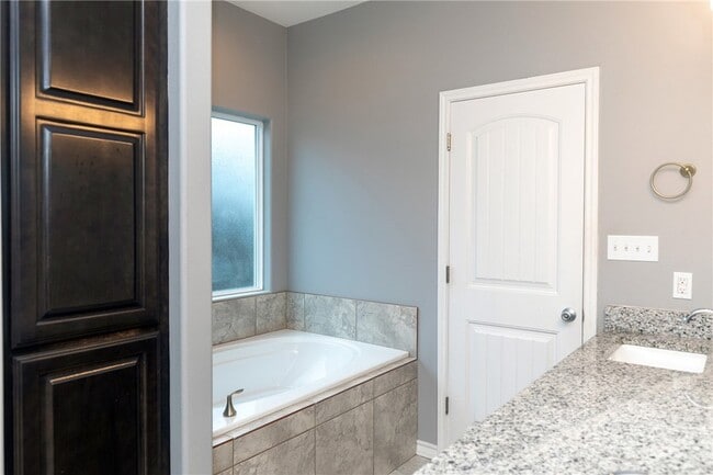 Building Photo - 7601 Granite Dr