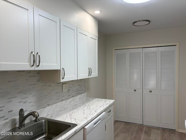 Building Photo - 177 Amberly Dr