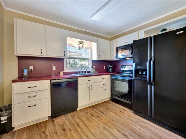 Building Photo - 683 Water View Dr