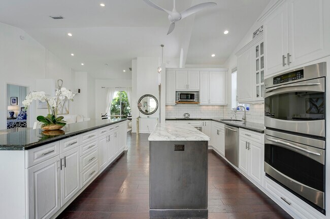 Building Photo - 13810 Cross Pointe Ct