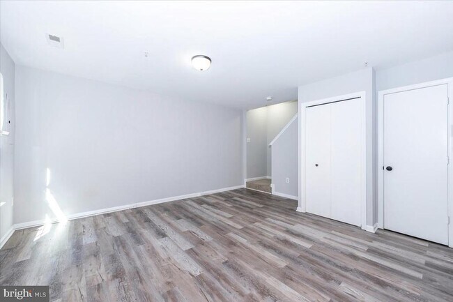 Building Photo - 161 Heathfield Dr
