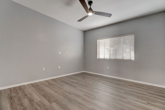 Building Photo - 855 N Stephanie St