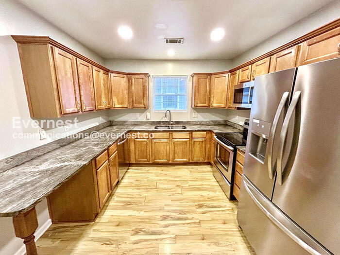 Building Photo - 1065 Fair St SW