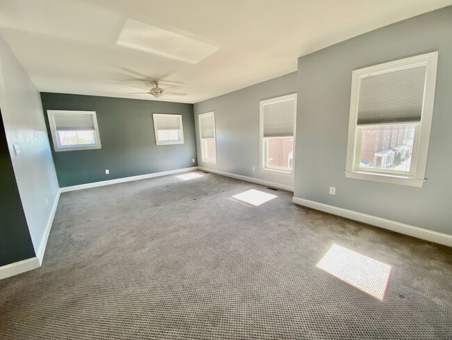 Building Photo - SIENA Place/PACKER PARK CORNER 4 Bedroom/2...