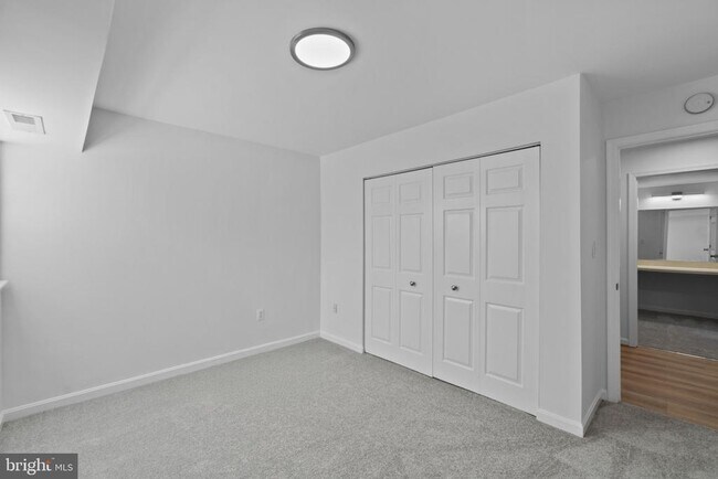 Building Photo - 13 Silverwood Cir