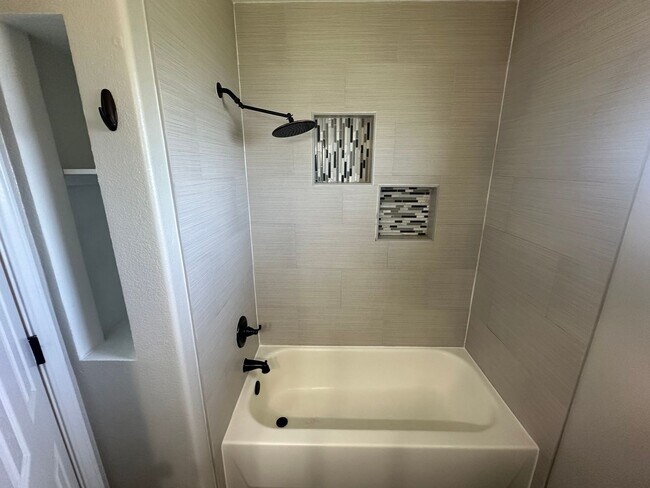 Building Photo - 3104 Valley Oaks Cir