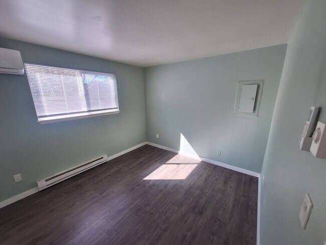 Becroom - 5124 SE Foster Rd