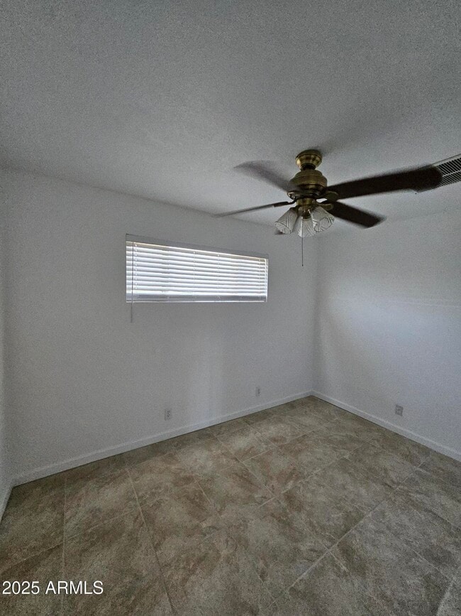 Building Photo - 1124 N Gilbert Ave