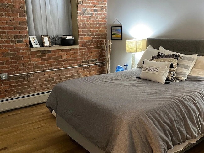 Building Photo - "Chic 1-Bedroom Urban Retreat in Vibrant Denver Locale!"