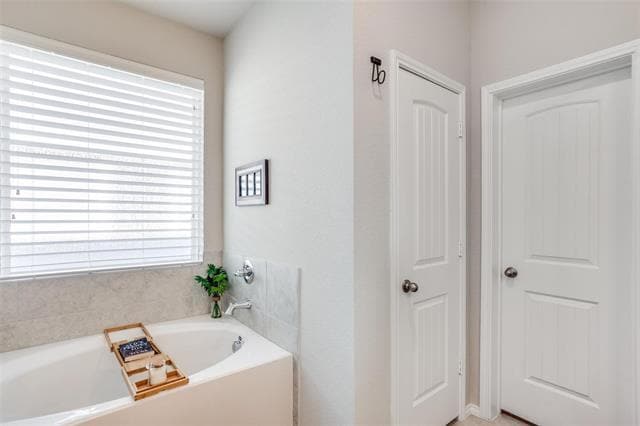 Building Photo - 9024 HUXLEY Dr