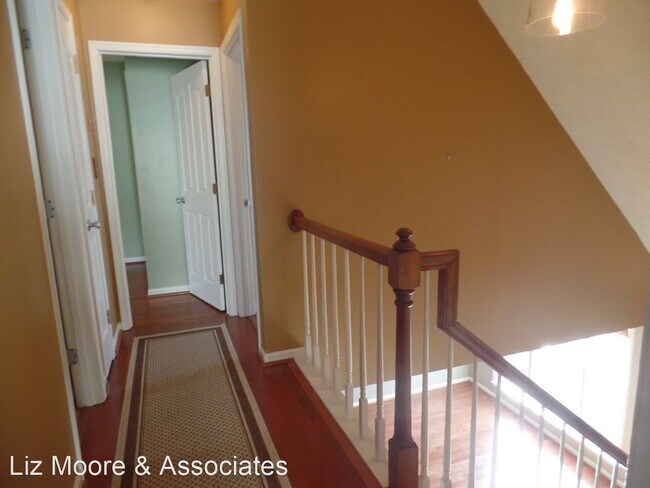Building Photo - 3 br, 1.5 bath House - 934 Pheasant Run