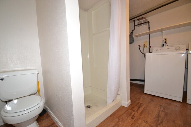 Building Photo - 567 Cross Ct