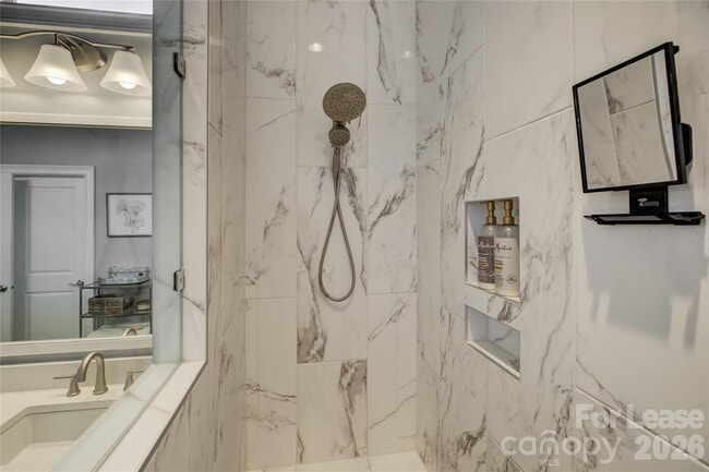 Building Photo - 82132 Standing Oak Dr