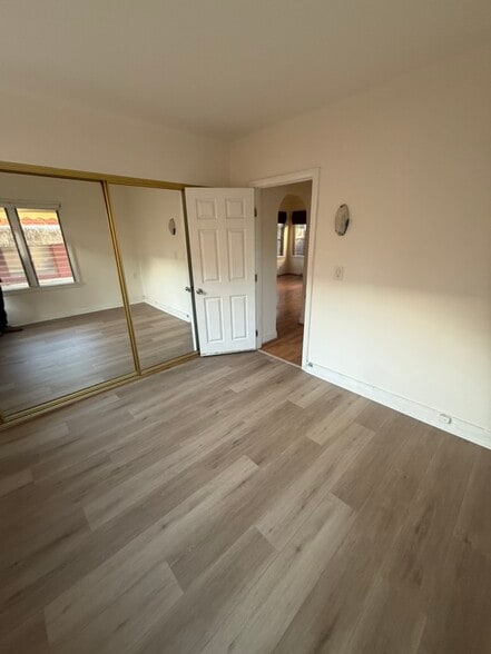 Building Photo - 8921 Rosewood Ave