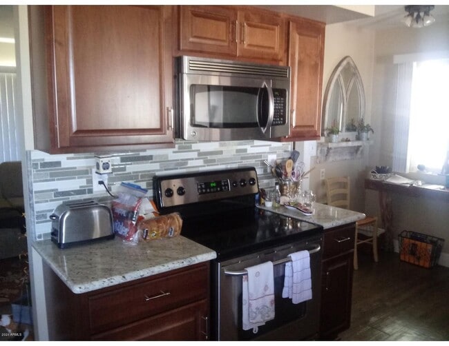 Building Photo - Golf course lot Sun City home