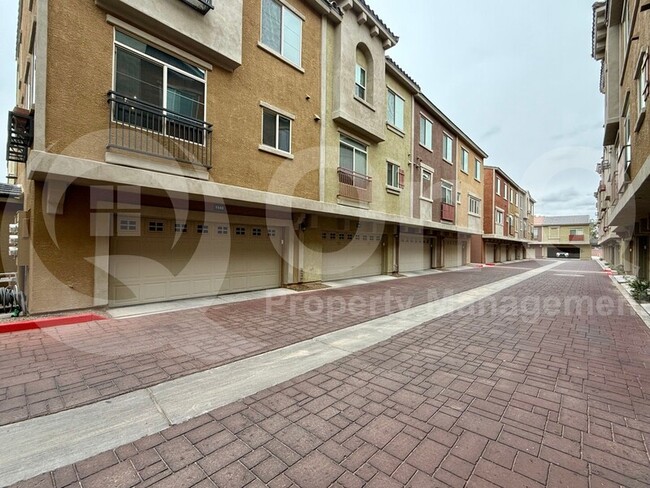 Building Photo - 240 W Juniper Ave