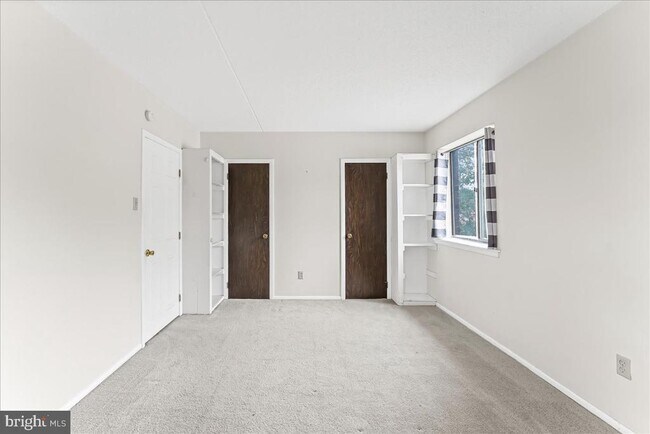 Building Photo - 510 Valley Dr